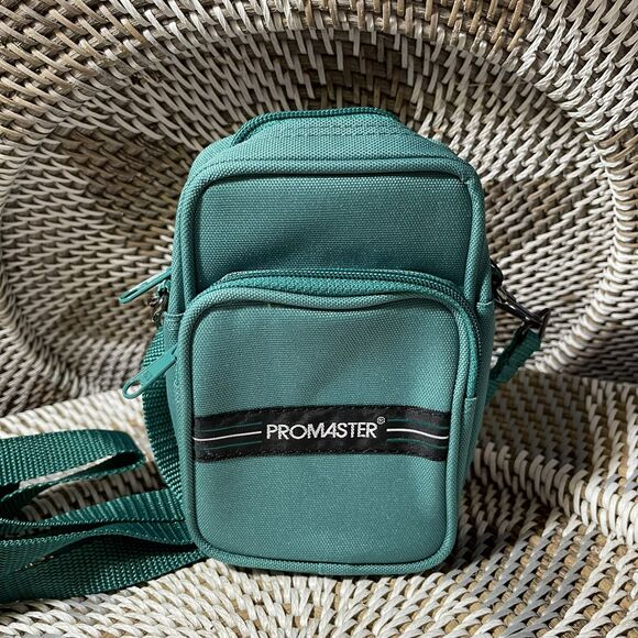 Vintage Promaster 300 Green Nylon Camera Bag with Original Tag NWT - Picture 1 of 11